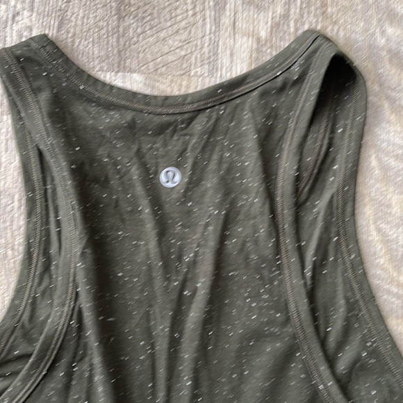 Lululemon open back tank top size 8 - Picture 5 of 5